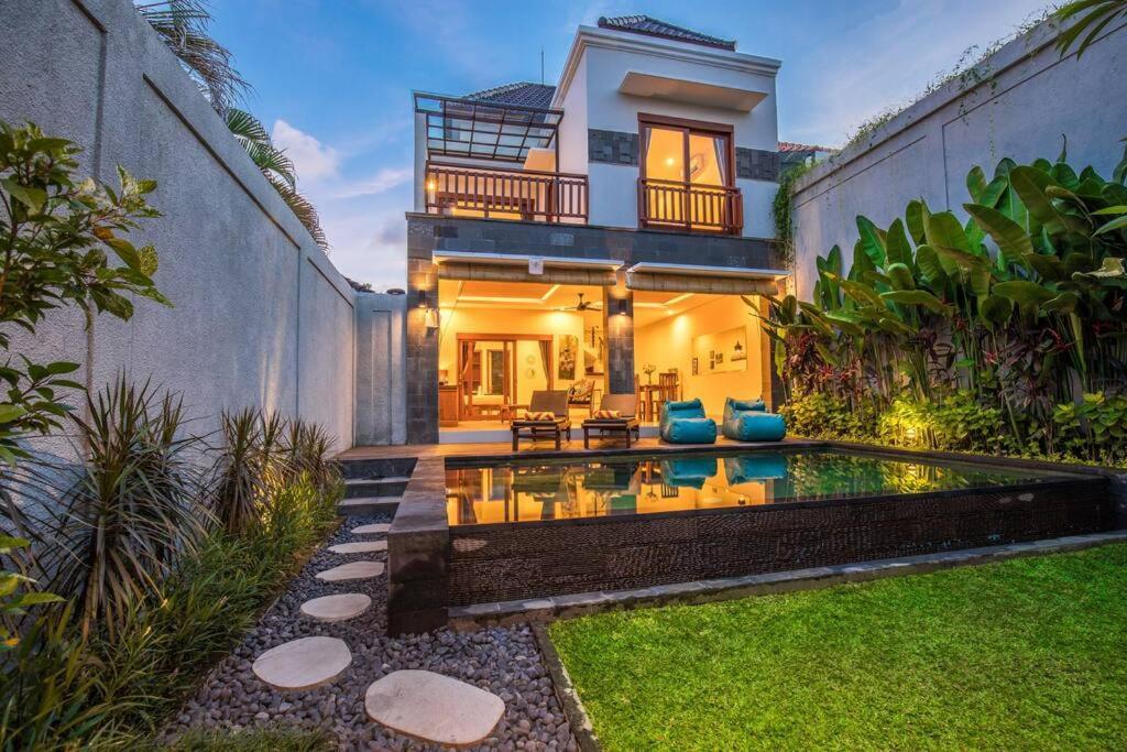 Villa Hitam Putih Legian Bali Seminyak Eksteriør billede