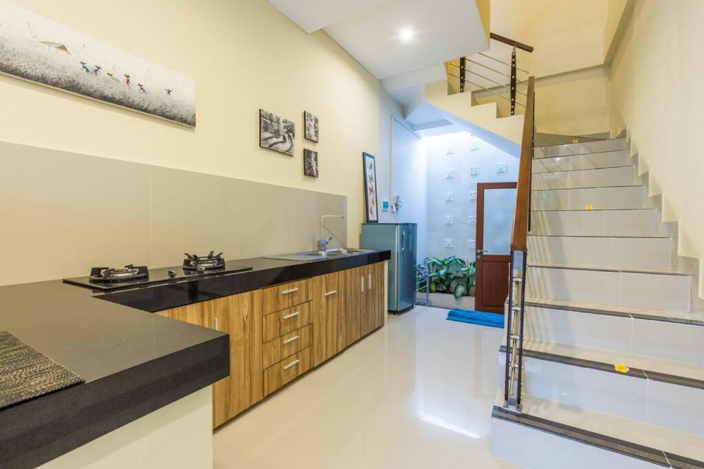 Villa Hitam Putih Legian Bali Seminyak Eksteriør billede