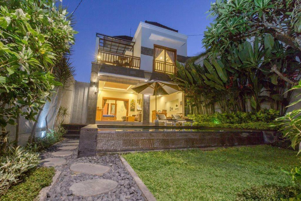 Villa Hitam Putih Legian Bali Seminyak Eksteriør billede