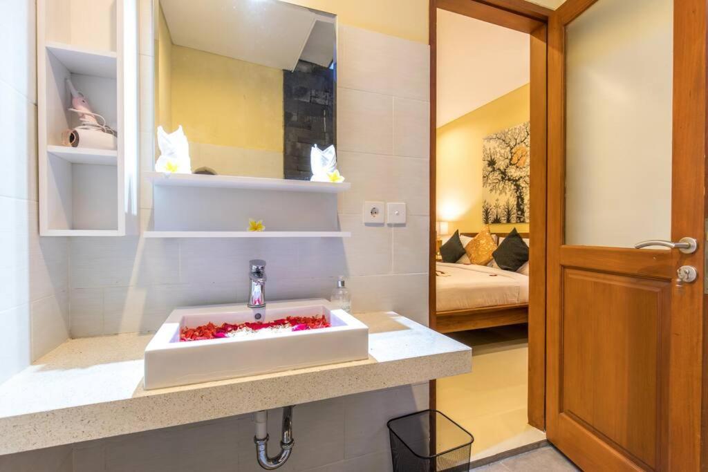 Villa Hitam Putih Legian Bali Seminyak Eksteriør billede